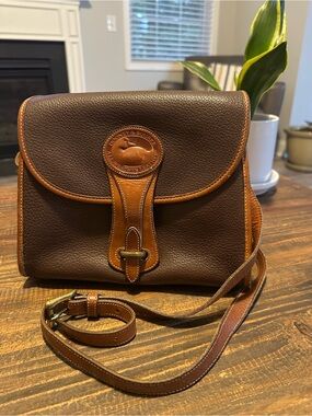 Vintage Dooney & Bourke Essex AWL Brown British Tan Leather Crossbody